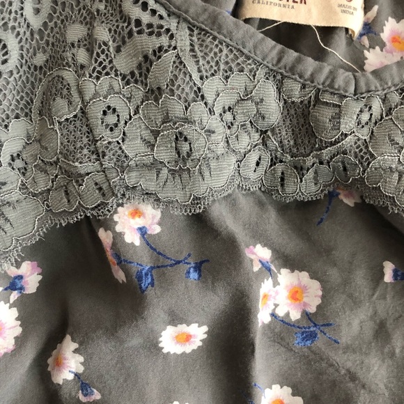 Hollister floral tank top - Picture 3 of 3